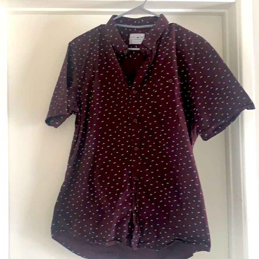 Men’s shirt sleeve collared shirt